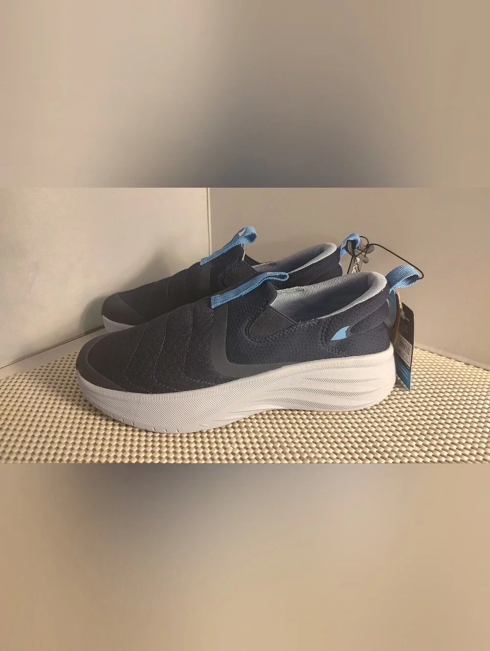 Rugged Shark Men's Size 8 Slip On Recovery Sneakers Shoes